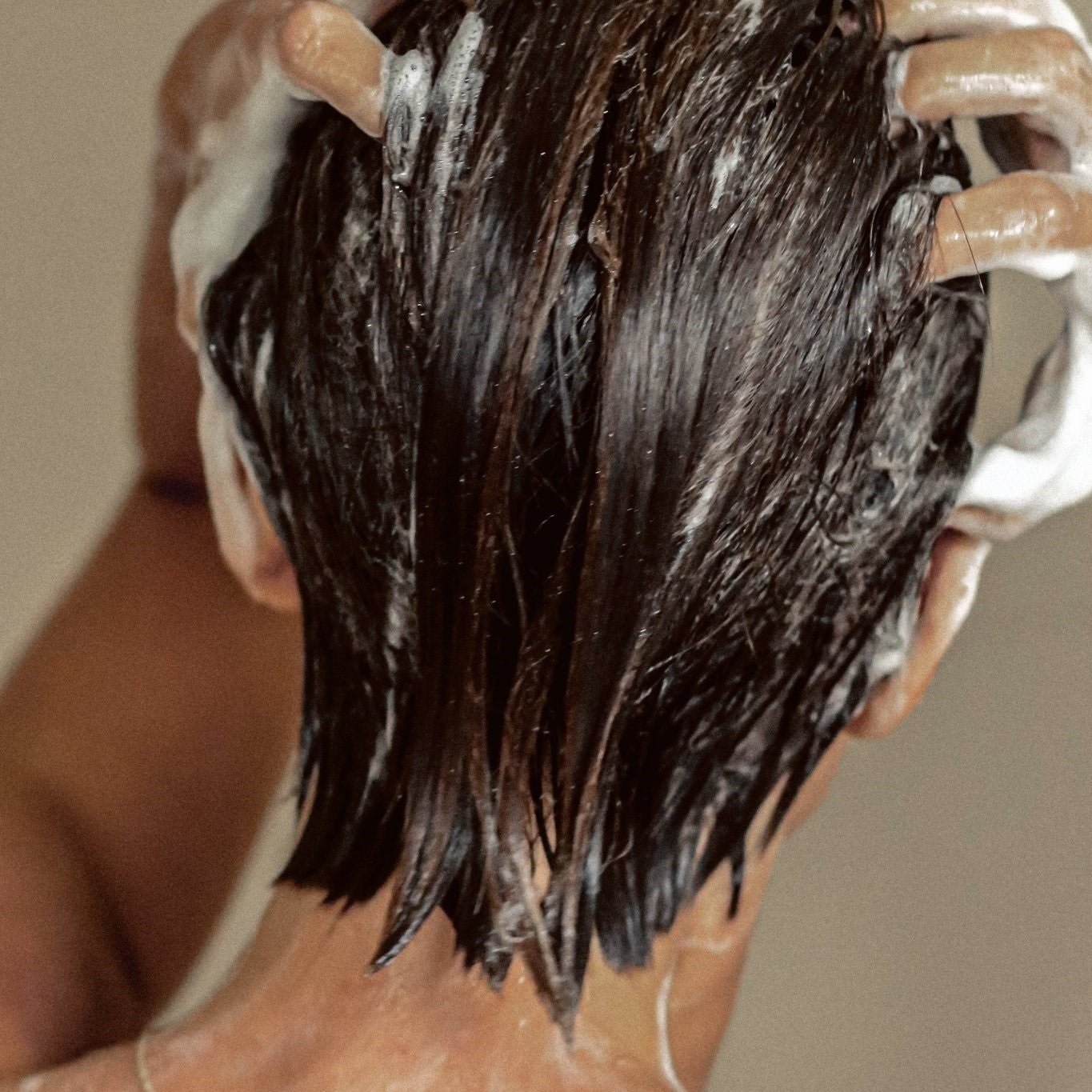 REVERIE Suna Exfoliating Shampoo