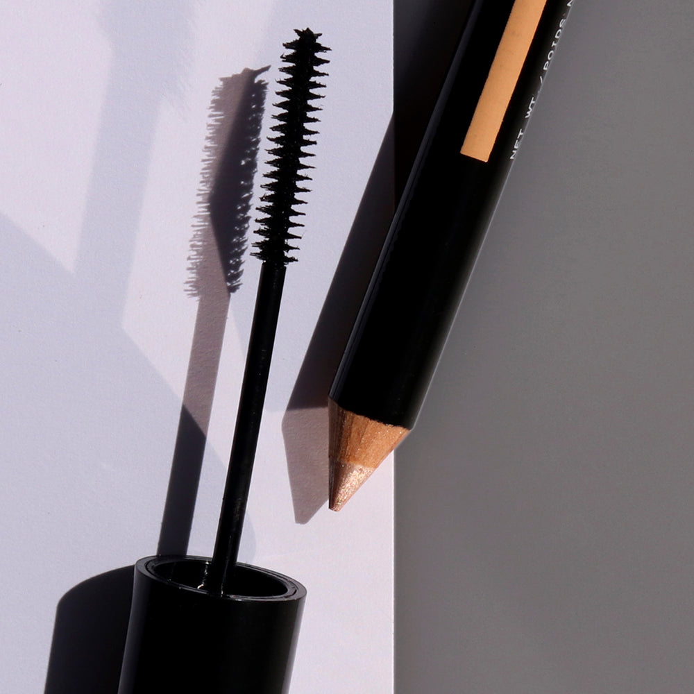  19/99 BEAUTY Bright Eyed Duo – mascara and champagne highlight pencil for defined lashes and a radiant eye-opening effect.