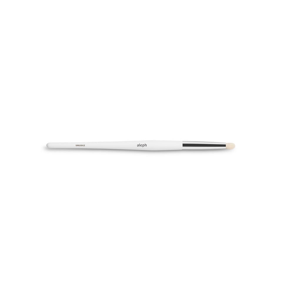 ALEPH Smudge Brush for precise smudging and blending of eye pigments.