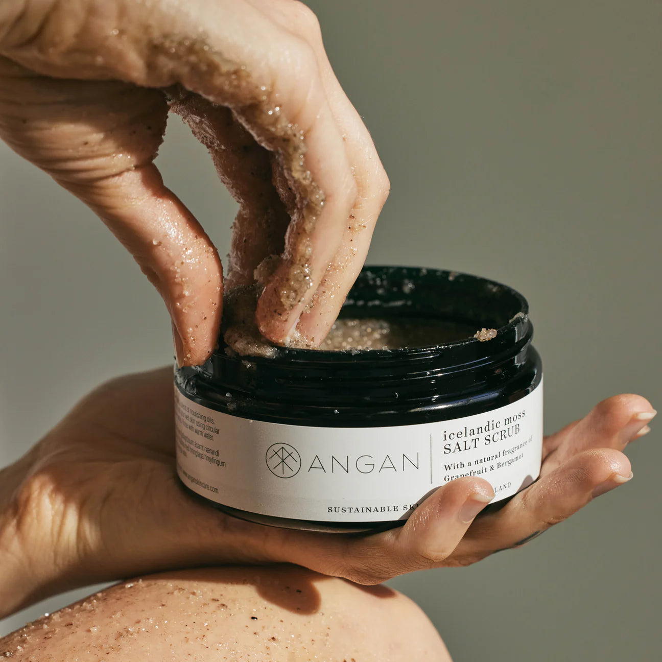 ANGAN Icelandic Moss Body Scrub