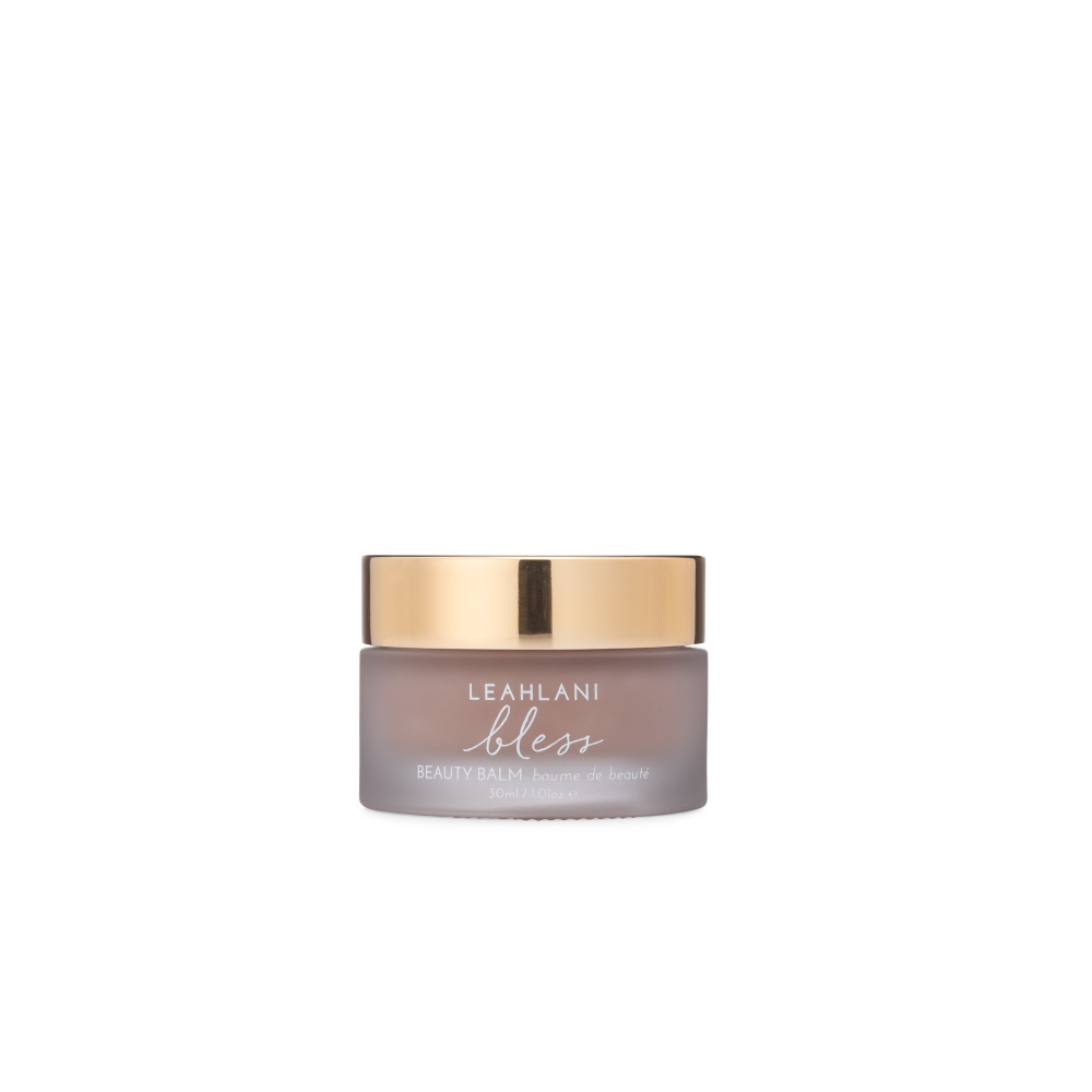 Bless Beauty Balm de LEAHLANI SKINCARE - un baume de beauté luxueux infusé d'ingrédients naturels et nourrissants inspiré par la beauté tropicale d'Hawaï, offrant un éclat radieux et une peau nourrie.