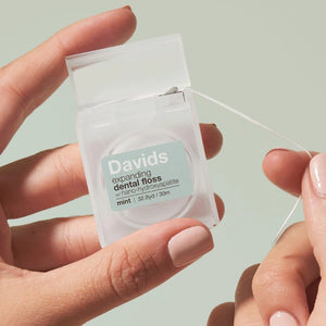 DAVID'S NATURAL TOOTHPASTE Davids Expanding Dental Floss / Refillable Dispenser + Refill / Mint / 60m