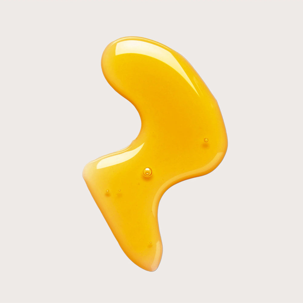 EVERIST The Body Oil Spritz in white aluminium bottle with black pump on white background