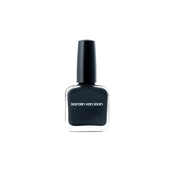 Karolin Van Loon 05 Ardoise Bleue – deep blue nail polish with subtle shimmer, vegan, cruelty-free, 12-free, perfect for evening or accent manicures.