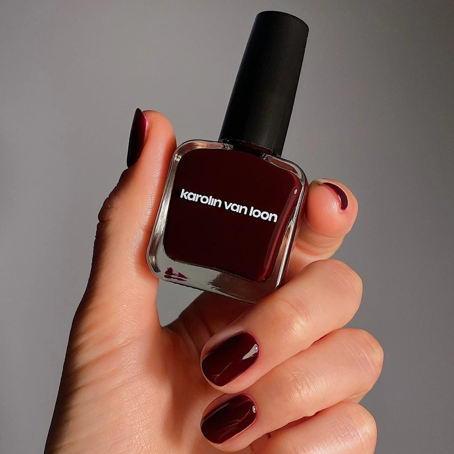 KAROLIN VAN LOON 42 Rouge Royale