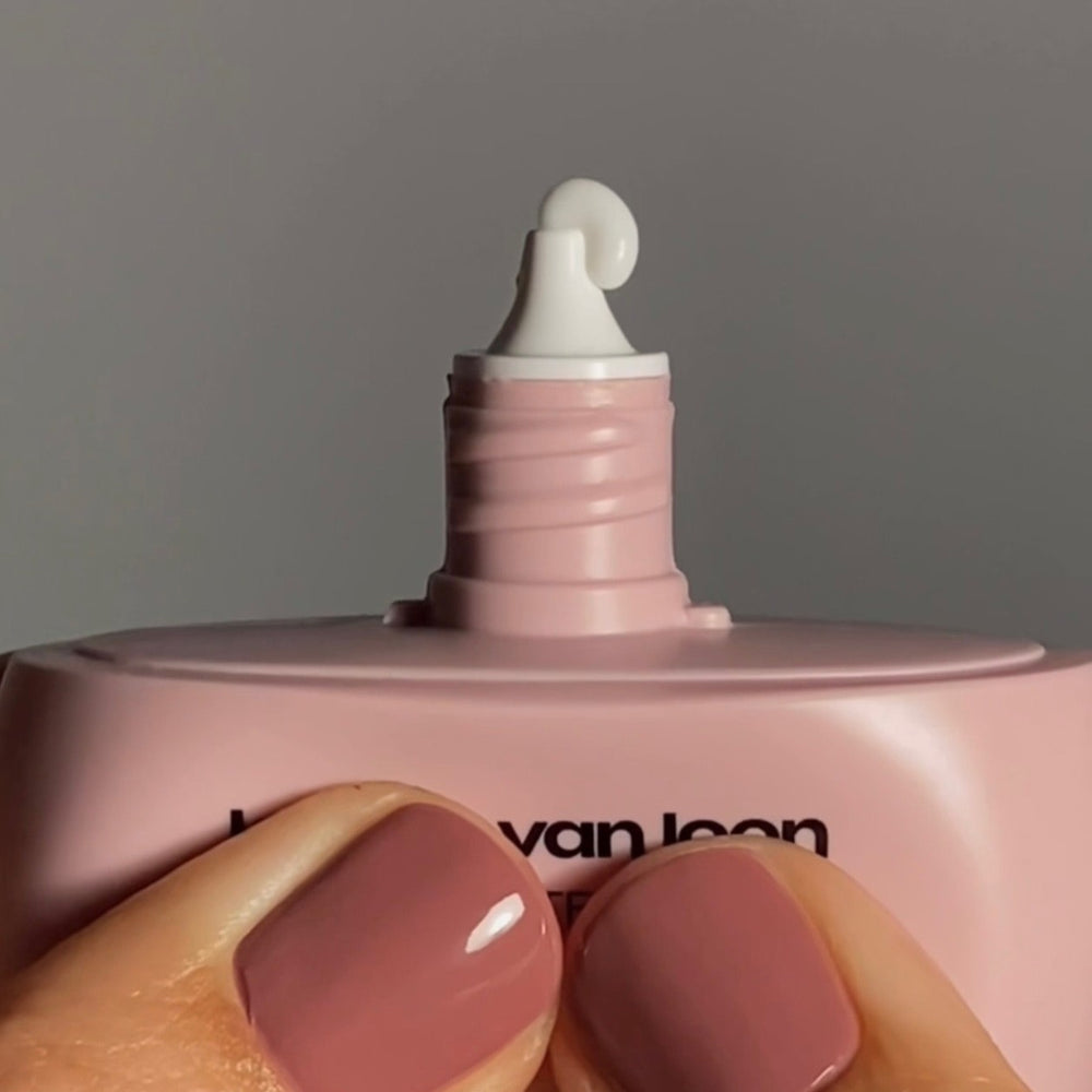 KAROLIN VAN LOON Agate Hand Balm bottle with coral-pink cap, a nourishing vegan hand lotion inspired by agate crystals and scented with fig.