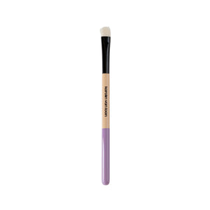 Karolin Van Loon Secret Shadow Brush with soft vegan bristles for precise eyeshadow application.