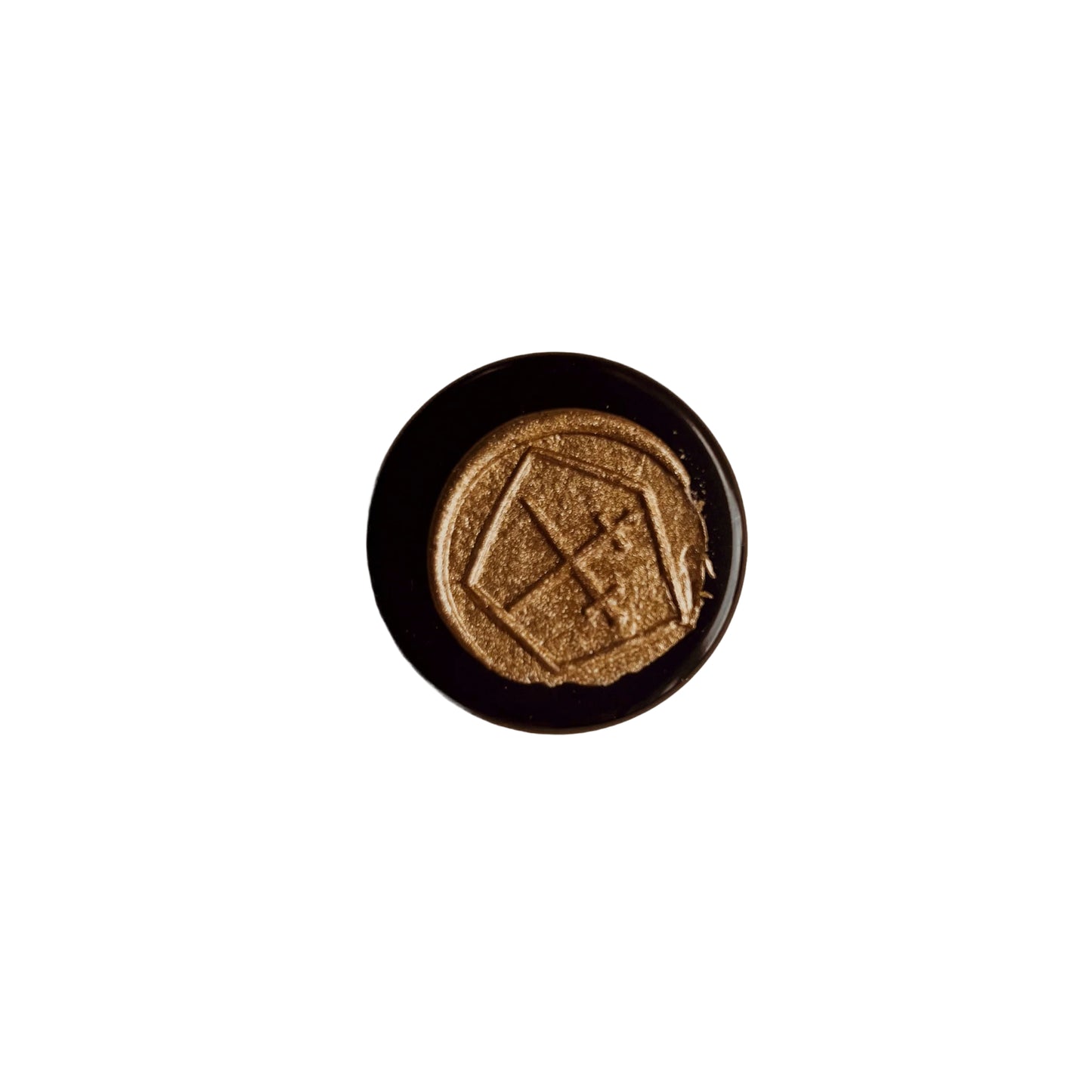 LEPAAR Velvet Sole Lip + Face Balm in glass jar with golden balm, a nourishing balm for dry lips and delicate facial skin, enriched with botanicals and 24k gold.