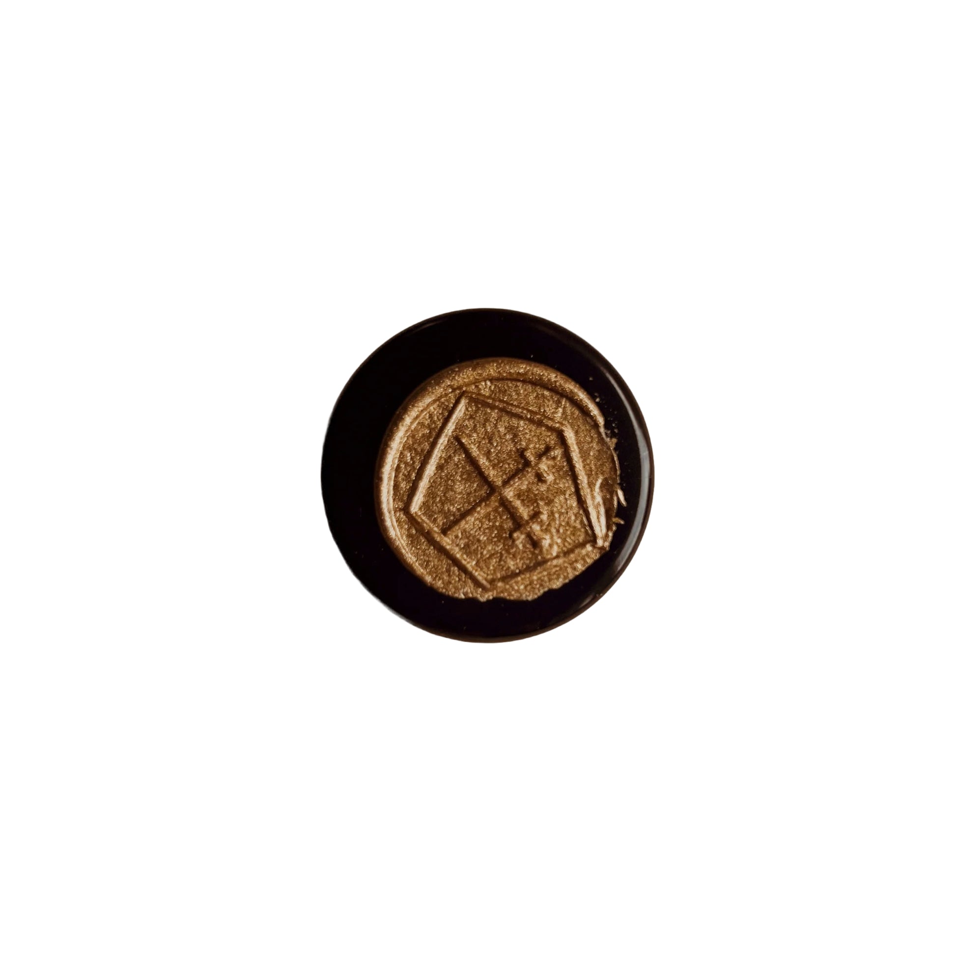 LEPAAR Velvet Sole Lip + Face Balm in glass jar with golden balm, a nourishing balm for dry lips and delicate facial skin, enriched with botanicals and 24k gold.