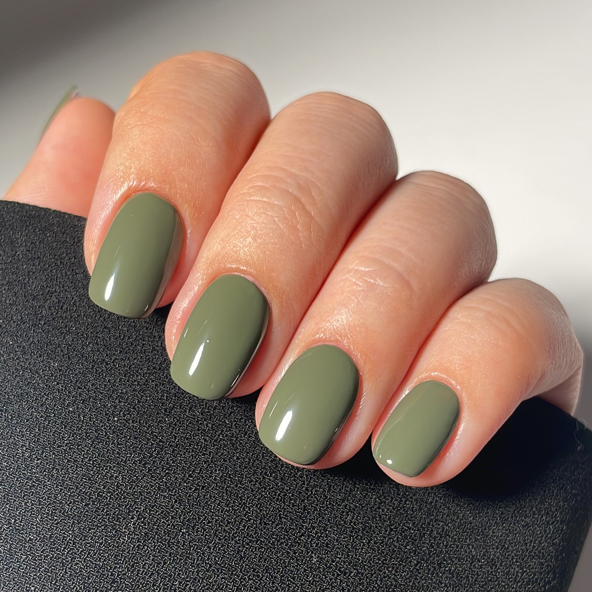 LONDON GRACE Olive Nail Polish