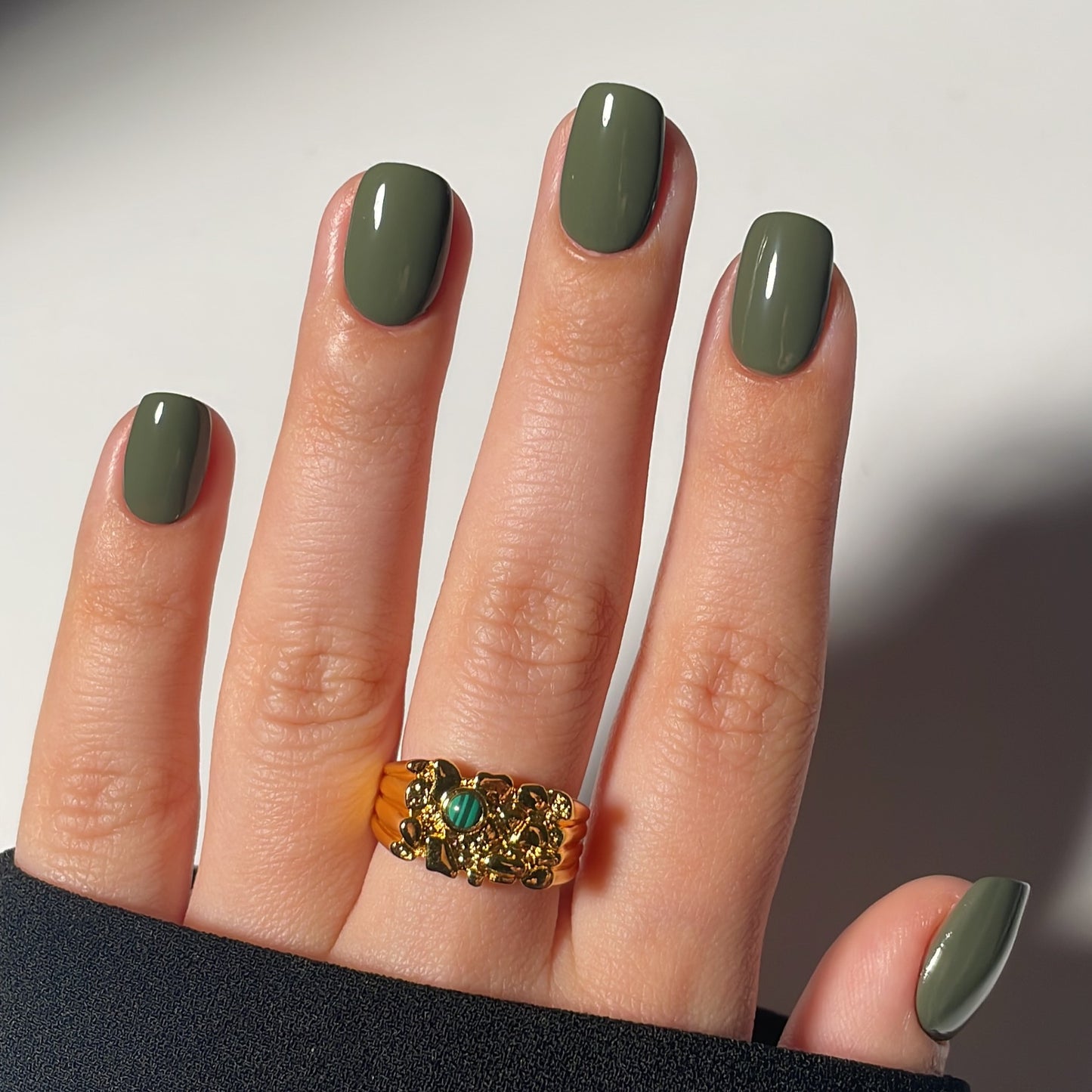 LONDON GRACE Olive Nail Polish