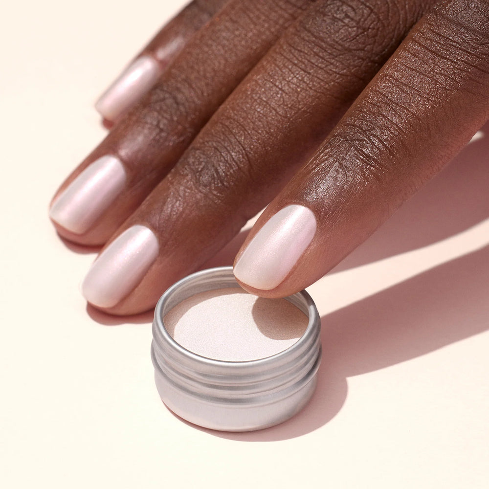 Manucurist Pink Glazed Effect Powder in a recyclable aluminum box with applicator, adding a pearlescent finish to nails.