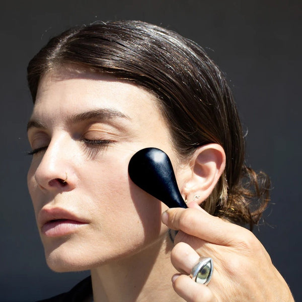 NOTO-Bian-Stone-Facial-Tool