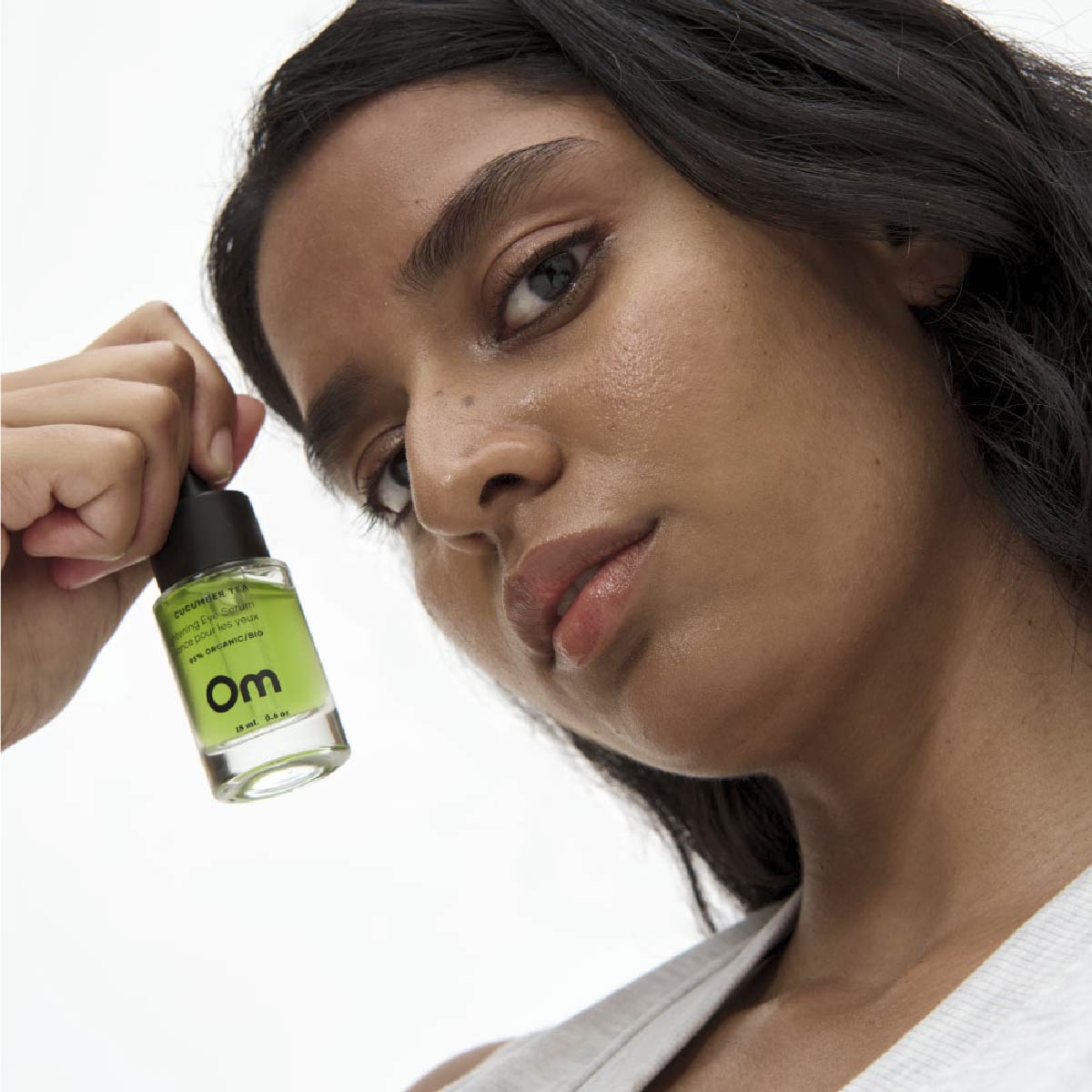 OM ORGANICS Cucumber Tea Brightening Eye Serum