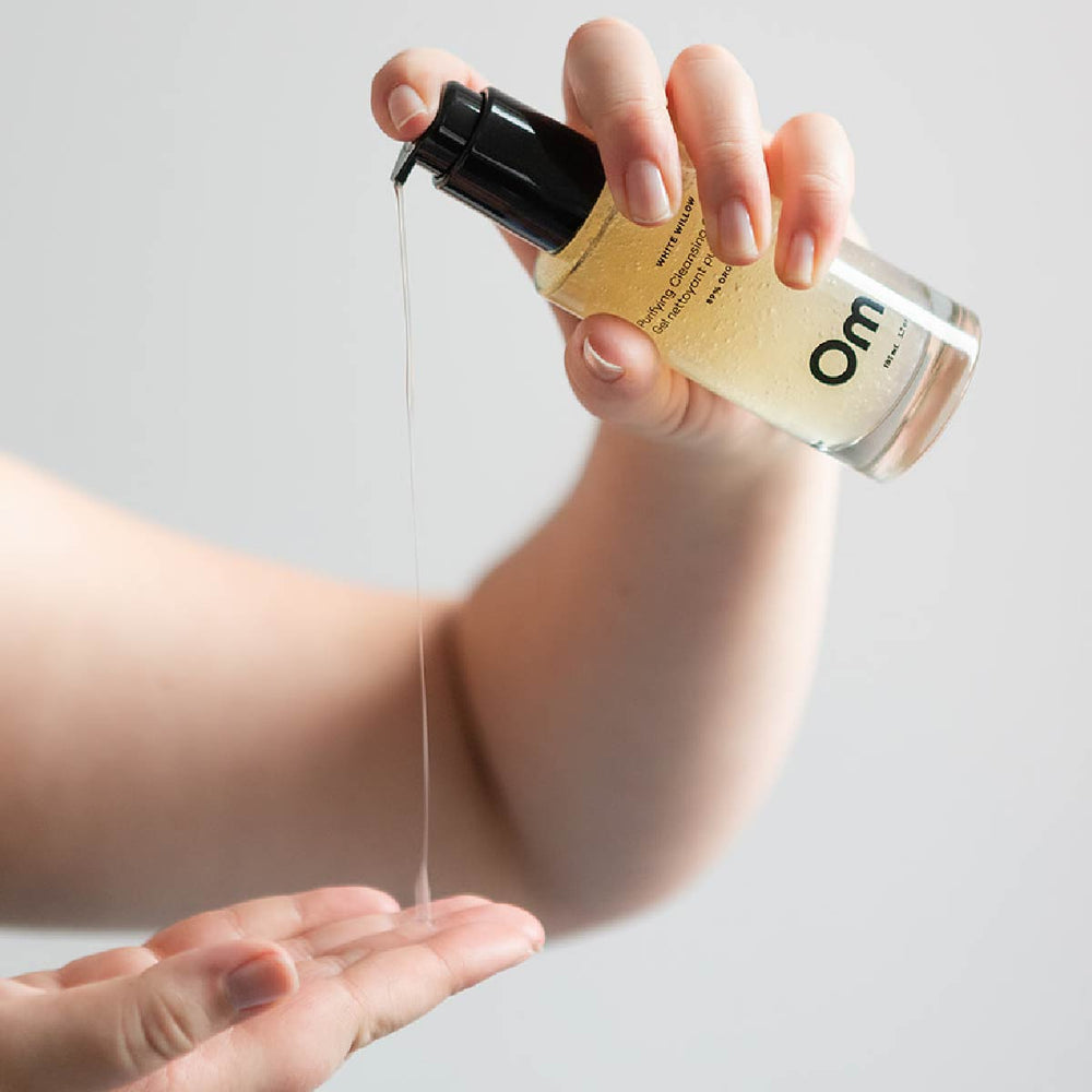 Om Organics White Willow Purifying Cleansing Gel in a 105 ml bottle, a natural exfoliating cleanser ideal for oily and blemish-prone skin types.