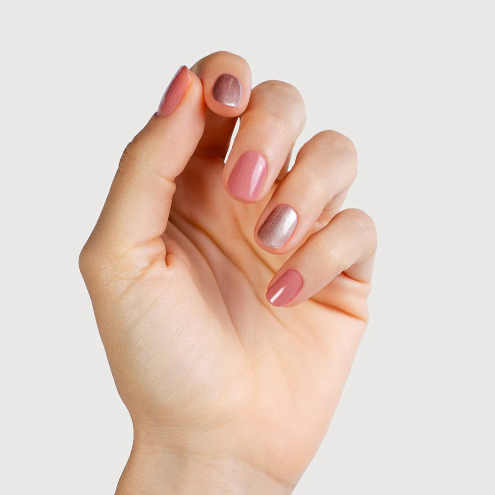  Sienna Byron Bay Glimmer Duo – Gaia rose-brown shimmer and Stone mauve-pink crème nail polish set.