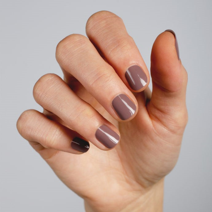 Sienna Byron Bay Nurture Nail Polish – Dusty mauve crème in a full-coverage, earthy shade. Vegan and eco-friendly.