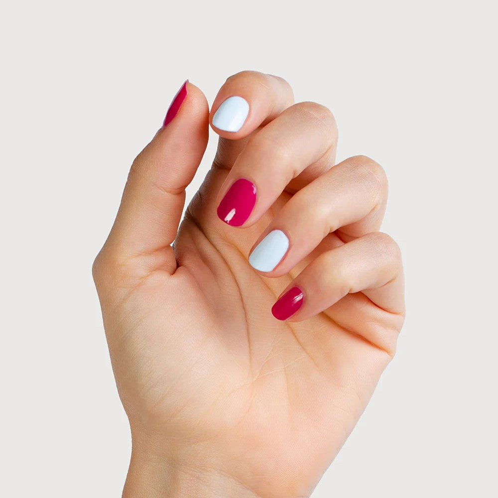 Sienna Byron Bay Seaside Duo – a coastal-inspired nail polish set featuring Wategos (pastel blue crème) and Goddess (bold raspberry crème) in eco-friendly packaging.