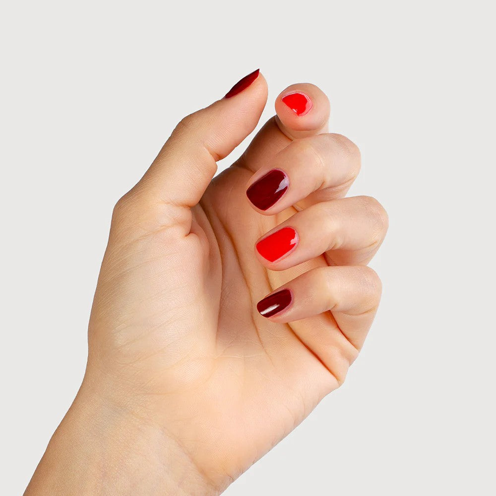 Sienna Byron Bay Spice Duo – a bold nail polish set featuring Passion (vermillion crème) and Sacred (garnet crème) in eco-friendly packaging.