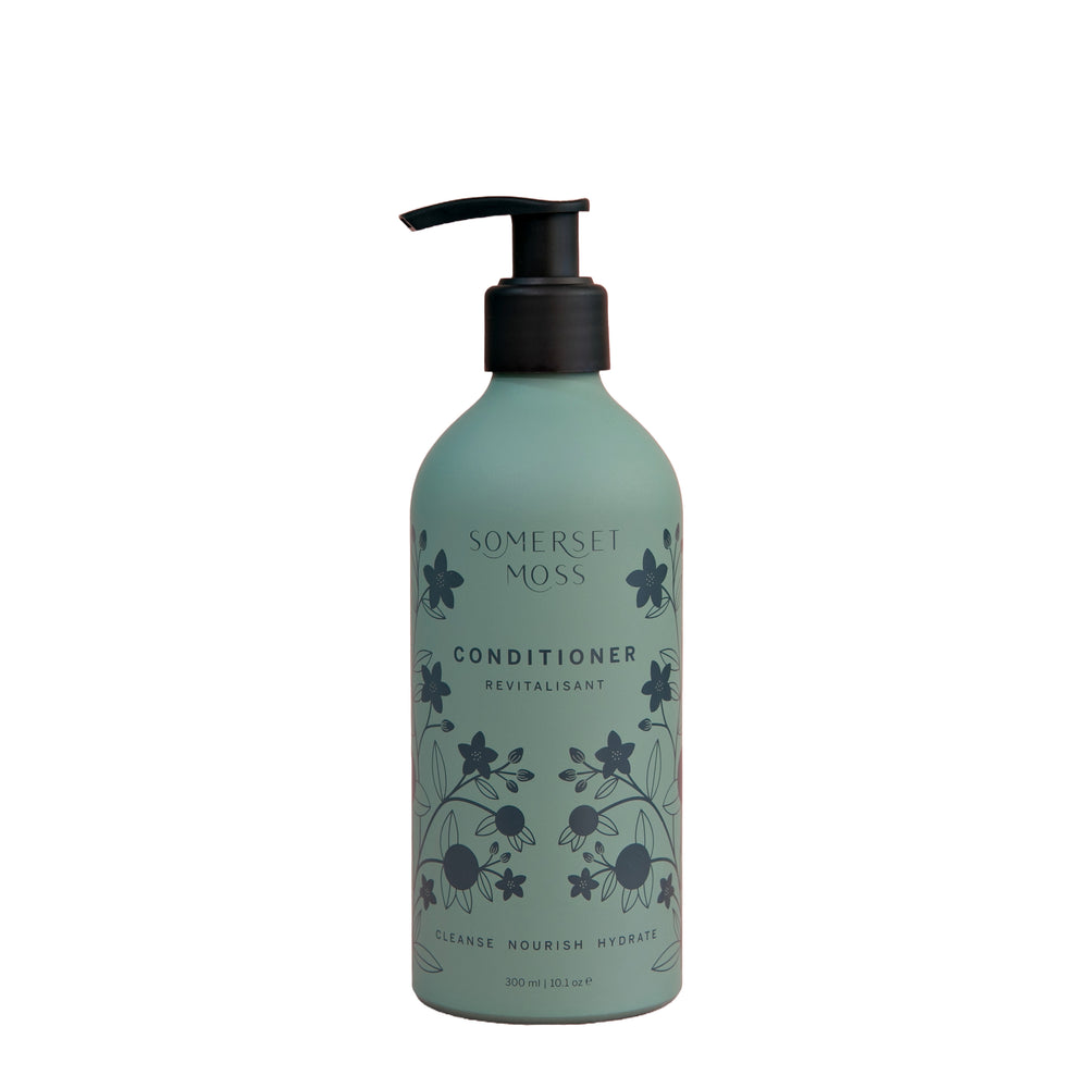 Somerset Moss Conditioner with meadowfoam seed oil, aloe vera, and chamomile extract for smooth, shiny hair.