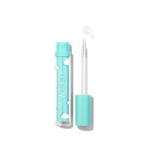 SWEED The Brow Serum in a 3 ml tube, formulated with peptides, biotin, and pumpkin seed oil to nourish and enhance the look of fuller brows. Vegan and prostaglandin-free, with a precise applicator for targeted use.