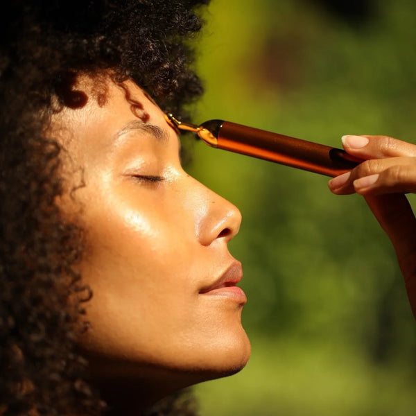 THE GOLDEN SECRETS Gold Pulse Firming Face Wand