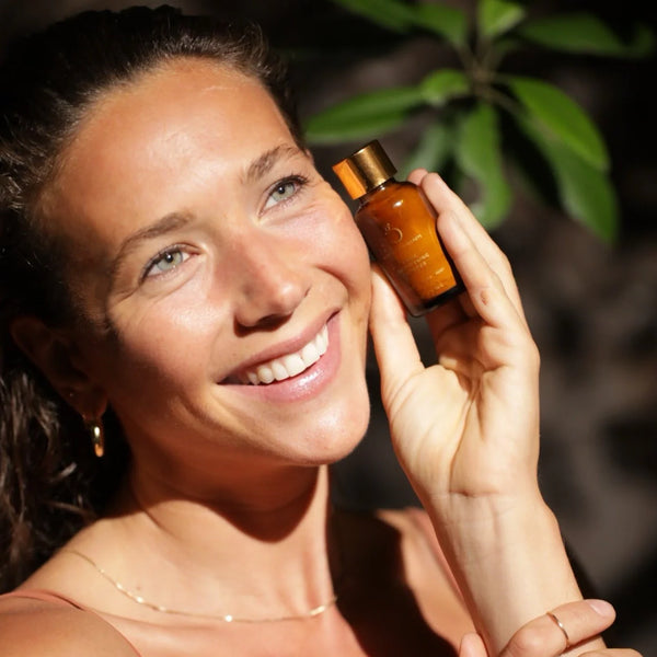 THE GOLDEN SECRETS Magic Brightening Powder 3in1