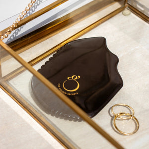 THE GOLDEN SECRETS Sorceress Stone Gua Sha Beauty Tool