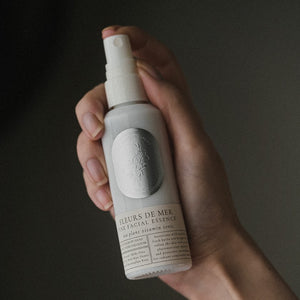 TIDELANDS HOUSE Fleurs De Mer Sea Plant Vitamin Essence with fresh sea botanicals like bull kelp, Irish dulse, and oatstraw in a glass bottle. ALWAYS SHOW