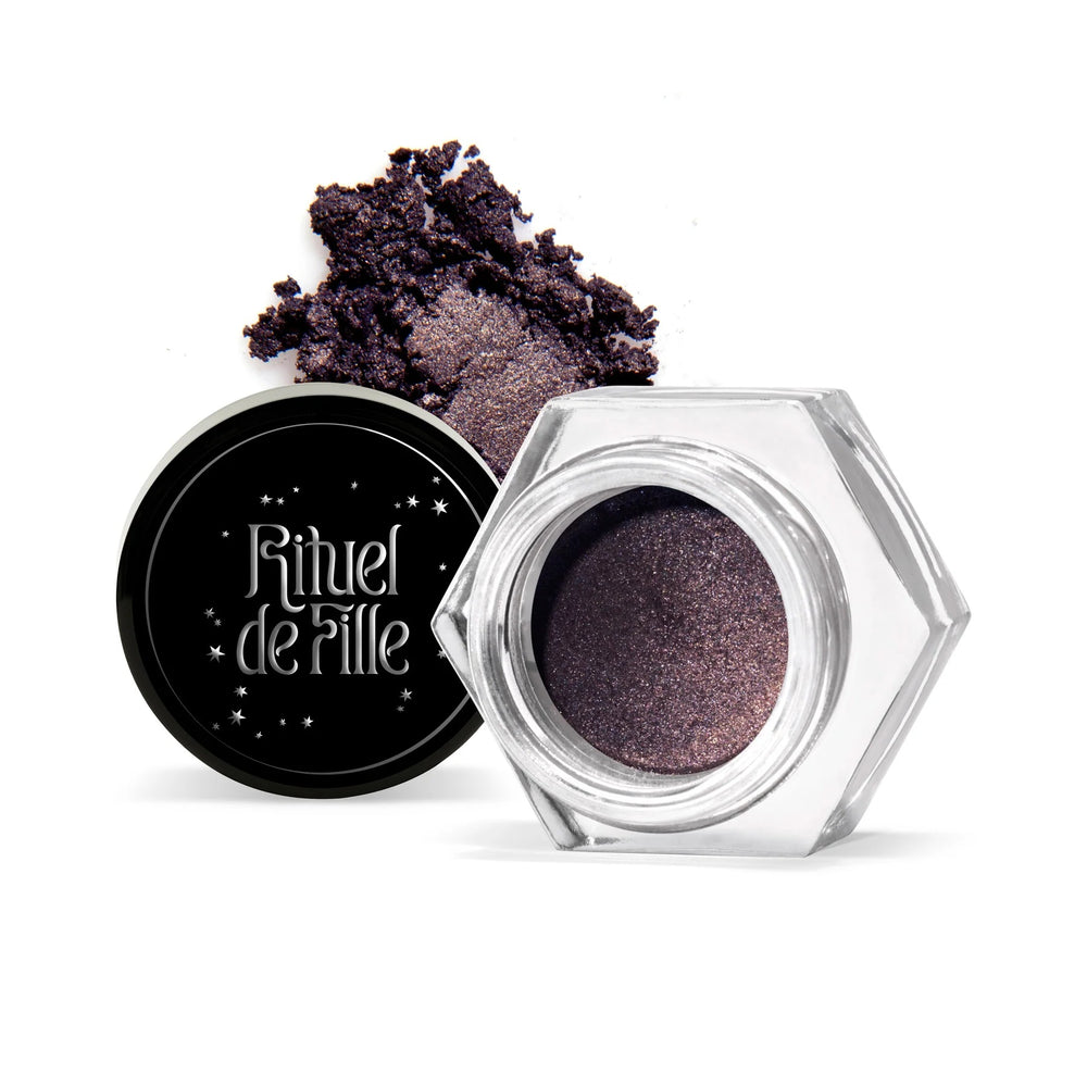 RITUEL DE FILLE Ash and Ember Eye Soot – Serpent de Mer, dark violet shimmer eyeshadow with burnt taupe and bronze highlights, velvety powder-cream texture, small jar, vegan.