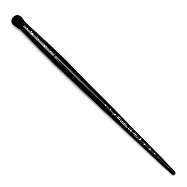 RITUEL DE FILLE The Eye Soot Brush, vegan bristles, lacquered birchwood handle with silver stars, round brush for Ash and Ember Eye Soot, 157.5 mm total length.